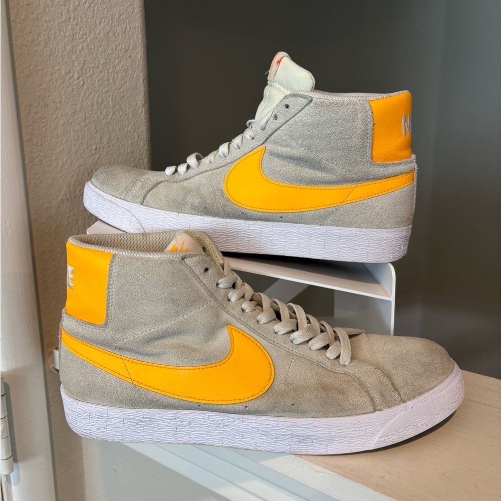 Nike SB Zoom Blazer Mid Summit White Laser Orange 864349-110 Men's Size 9
